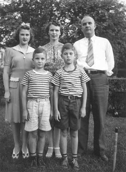 H-Family.jpg - Dot, Lois (Franklin), H. Leonard, Ralph, Ken