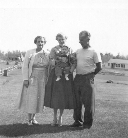 Uncle-Ernie-Aunt-Fran-1956.jpg - Francis (Johnson) Wakefield, Milly & Kenny, Ernest Wakefield